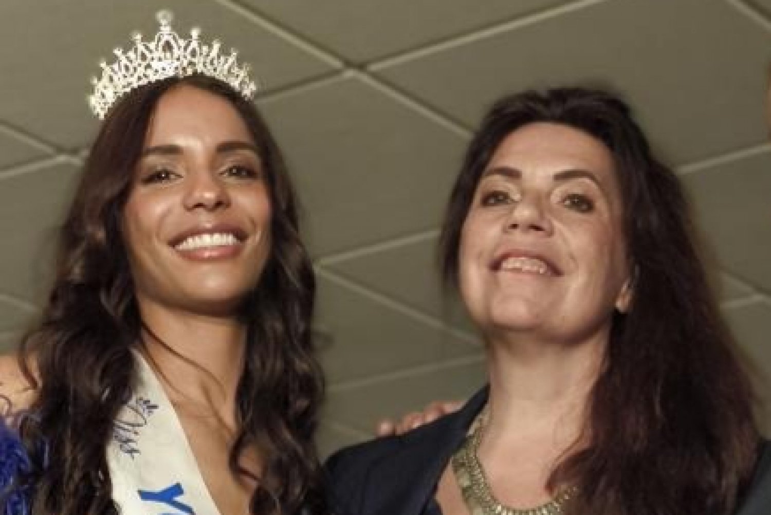 Comité Miss Yonne - L'Ensommeilleuse. Hypnose de Spectacle - 